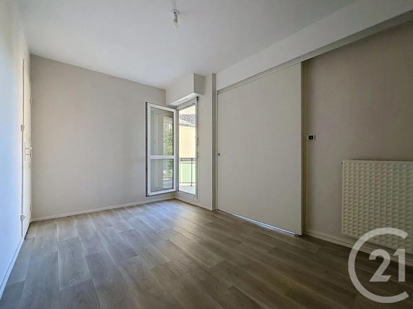 Appartement à vendre  4 pièces - 77 m 2   GUERET  - 23