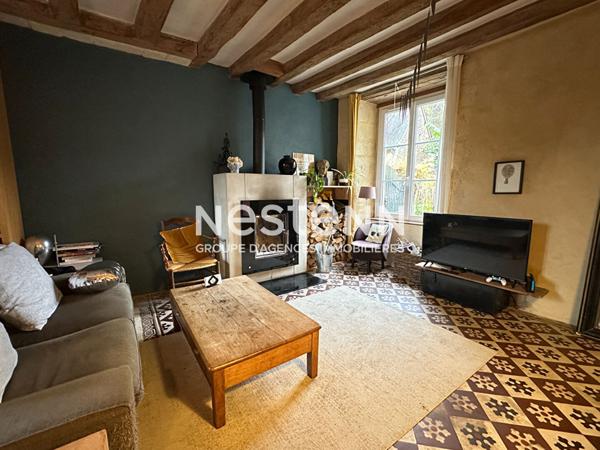 Charmante maison de village de 130 m² à vendre avec 3 chambres, jardin, dépendances à Dissay-sous-Courcillon (72500)