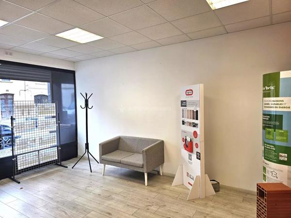 Location                                                      Local commercial
                        
                     1 pièces                      90 m2                     à Albi