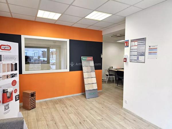 Location                                                      Local commercial
                        
                     1 pièces                      90 m2                     à Albi