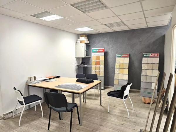 Location                                                      Local commercial
                        
                     1 pièces                      90 m2                     à Albi