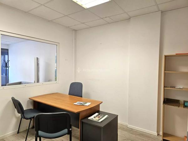Location                                                      Local commercial
                        
                     1 pièces                      90 m2                     à Albi