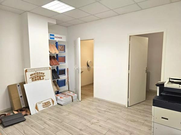 Location                                                      Local commercial
                        
                     1 pièces                      90 m2                     à Albi
