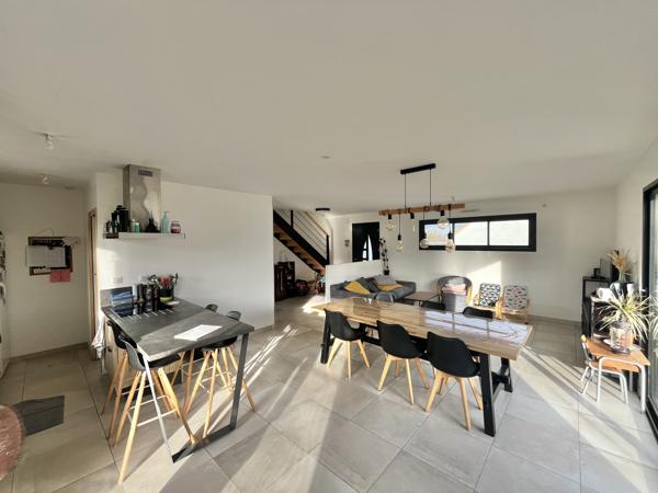 Maison
         7 pièces
        - 120 m² 344 990 € *