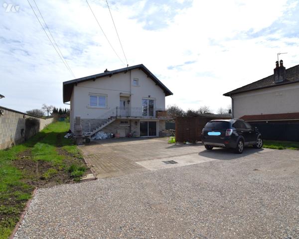 VELET, pavillon de 132 m² hab sur 1208 m² de terrain.