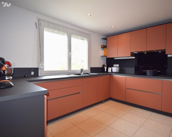 VELET, pavillon de 132 m² hab sur 1208 m² de terrain.