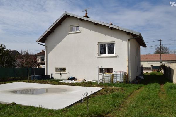 VELET, pavillon de 132 m² hab sur 1208 m² de terrain.