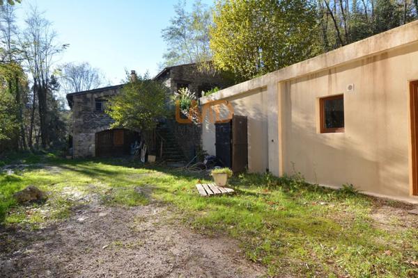 Mas authentique et maison plain-pieed