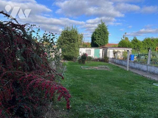  En exclusivité / à 5mn de SAINT OMER - Ville de BLENDECQUES : A vendre, agréable maison mitoye...
