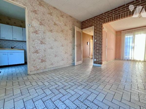  En exclusivité / à 5mn de SAINT OMER - Ville de BLENDECQUES : A vendre, agréable maison mitoye...