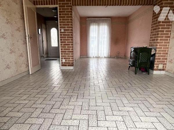 En exclusivité / à 5mn de SAINT OMER - Ville de BLENDECQUES : A vendre, agréable maison mitoye...