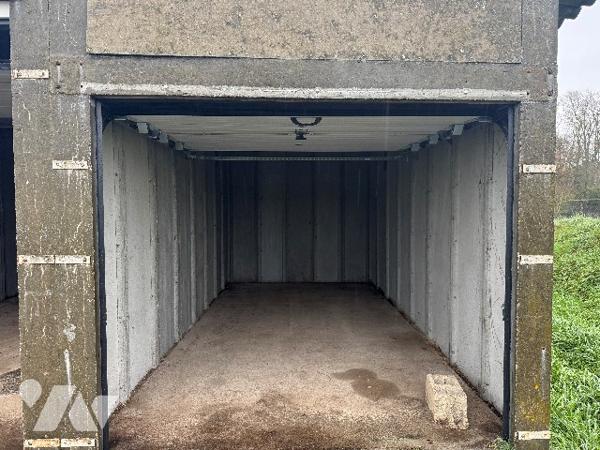 Garage avec terrain attenant