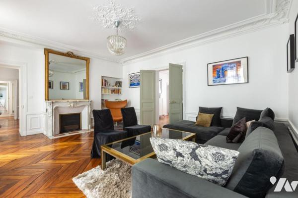 75007 - Invalides / Rue du Bourgogne - Appartement de 148 m² - 3 chambres 