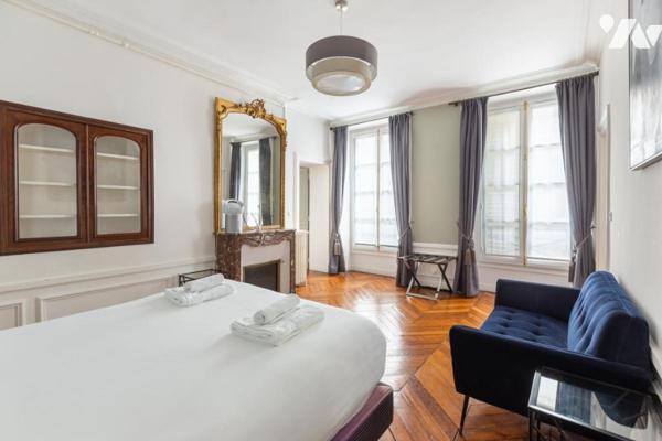 75007 - Invalides / Rue du Bourgogne - Appartement de 148 m² - 3 chambres 