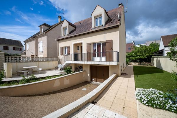 Maison Les Mureaux 184 m² , 5 chambres, parcelle de 427 m²