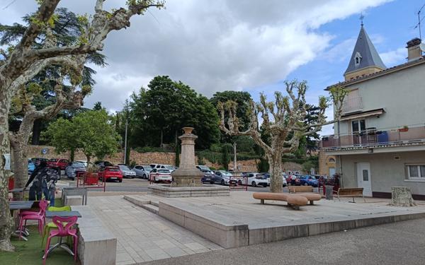 Immeuble à vendre    8 pièces • 175 m2 Thurins