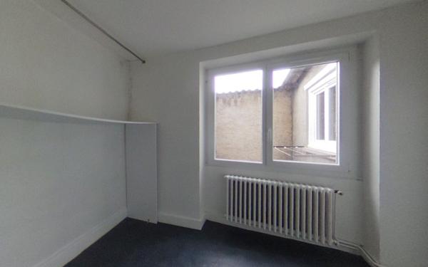 Immeuble à vendre    8 pièces • 175 m2 Thurins