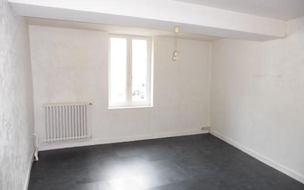 Immeuble à vendre    8 pièces • 175 m2 Thurins