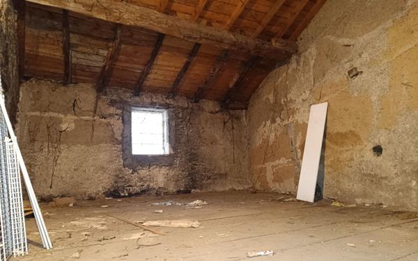 Immeuble à vendre    8 pièces • 175 m2 Thurins