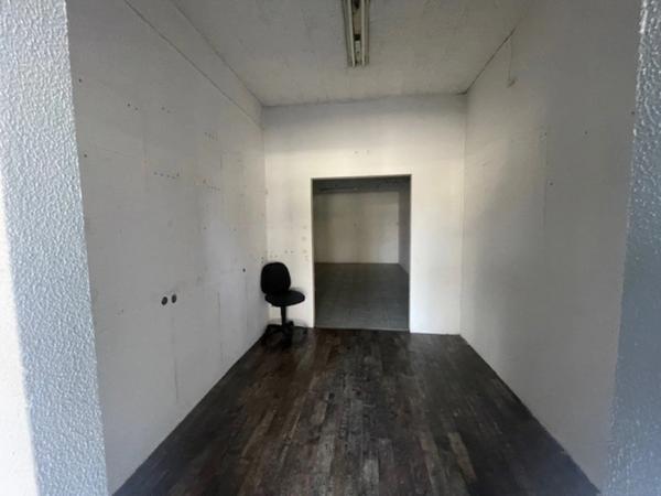 Dpt Hautes Pyrénées (65), à louer TARBES Local commercial