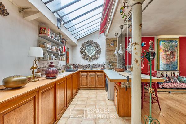 Ancienne salle de yoga esprit loft avec balcon