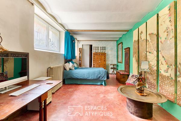 Ancienne salle de yoga esprit loft avec balcon