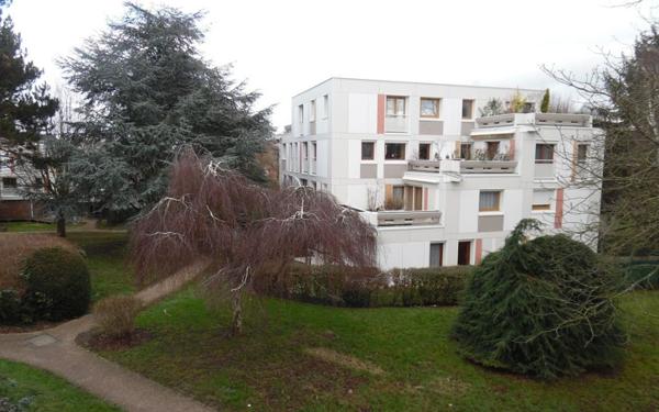 Appartement à louer    1 pièce • 29,69 m2 Boussy-Saint-Antoine