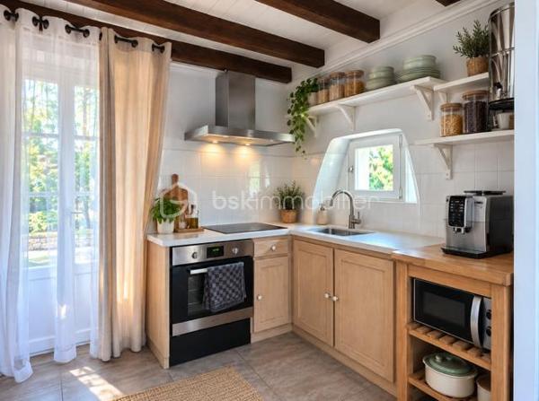 Située dans un environnement calme, offrant une belle parcelle extérieure et des possibilités d'aménagement; piscinable.
Elle se compose de : 3 chambres, 1 cuisine, 1 salon, 1 salle d'eau, 1 salle de bain, 1 toilette séparé, 1 grenier. 
Ce bien bénéficie aussi d'une belle vue avec du potentiel pour qui apprécie le calme et la campagne tout en bénéficiant des commodités de la ville de Limoux très proche.
Faible taxe foncière - maison très lumineuse, agréable terrasse,   à visiter sans tarder !