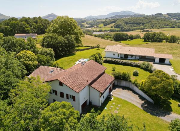 HANDIA Maison familiale avec sous-sol complet sur les hauteurs d'Hasparren