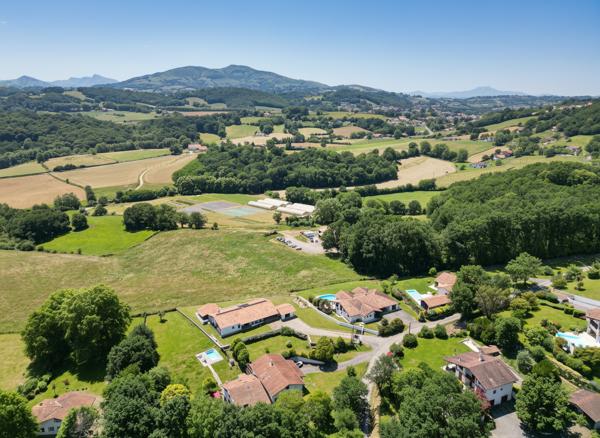 HANDIA Maison familiale avec sous-sol complet sur les hauteurs d'Hasparren