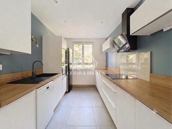 Appartement familial avec balcon et stationnement