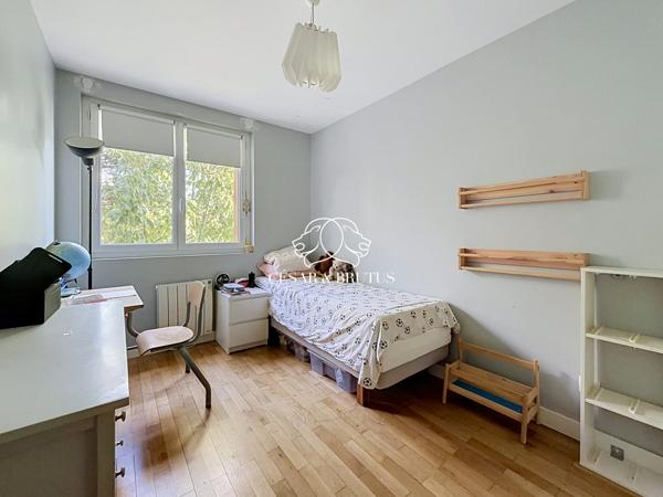 Appartement familial avec balcon et stationnement