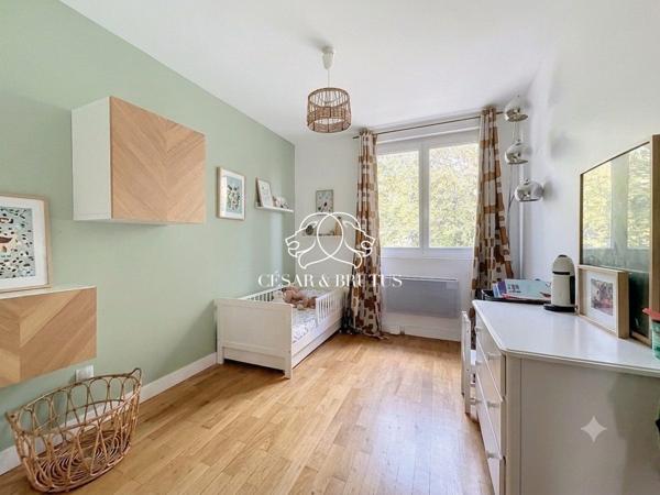 Appartement familial avec balcon et stationnement