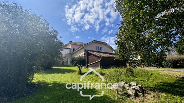 À VENDRE – HABAS - GRANDE MAISON DE VILLE AVEC NOMBREUSES DÉPENDANCES – JARDIN 2000 M2