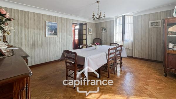 À VENDRE – HABAS - GRANDE MAISON DE VILLE AVEC NOMBREUSES DÉPENDANCES – JARDIN 2000 M2