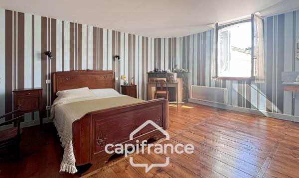 À VENDRE – HABAS - GRANDE MAISON DE VILLE AVEC NOMBREUSES DÉPENDANCES – JARDIN 2000 M2