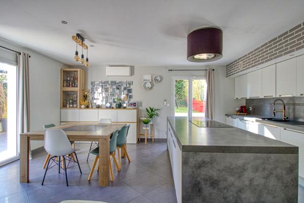 Magnifique pavillon familial de 2012 à 15 min à pieds de St Laurent