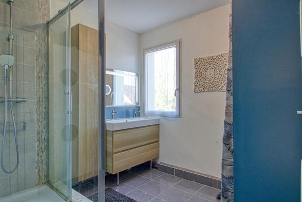 Magnifique pavillon familial de 2012 à 15 min à pieds de St Laurent