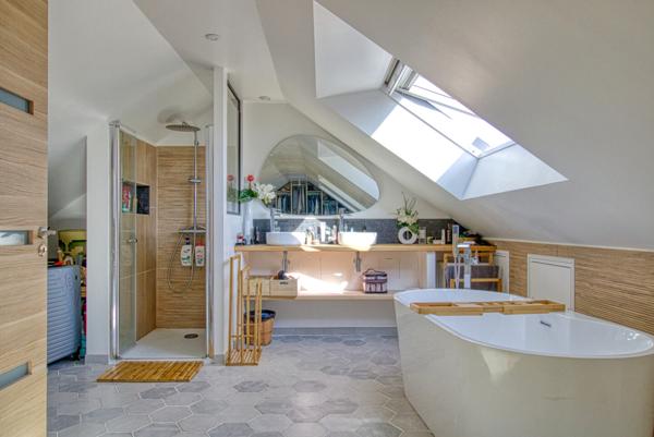 Magnifique pavillon familial de 2012 à 15 min à pieds de St Laurent