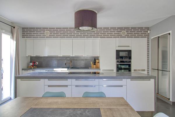 Magnifique pavillon familial de 2012 à 15 min à pieds de St Laurent