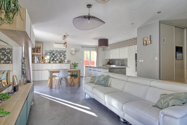 Magnifique pavillon familial de 2012 à 15 min à pieds de St Laurent