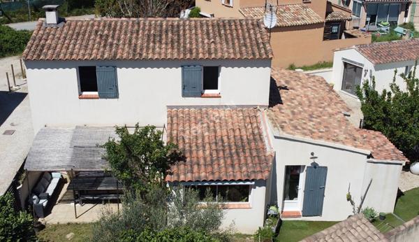 Maison individuelle avec jardin, piscine et dépendance sur 700m2 - 4 ch - 150m2 - Lauris