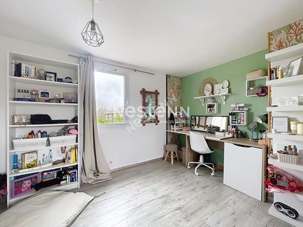 Maison individuelle avec jardin, piscine et dépendance sur 700m2 - 4 ch - 150m2 - Lauris