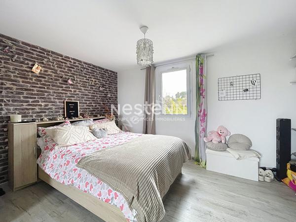 Maison individuelle avec jardin, piscine et dépendance sur 700m2 - 4 ch - 150m2 - Lauris