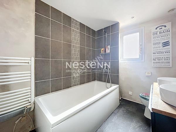 Maison individuelle avec jardin, piscine et dépendance sur 700m2 - 4 ch - 150m2 - Lauris