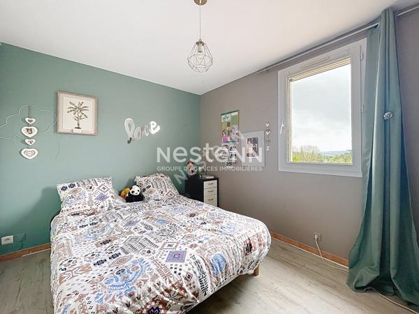 Maison individuelle avec jardin, piscine et dépendance sur 700m2 - 4 ch - 150m2 - Lauris