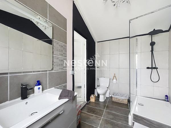 Maison individuelle avec jardin, piscine et dépendance sur 700m2 - 4 ch - 150m2 - Lauris