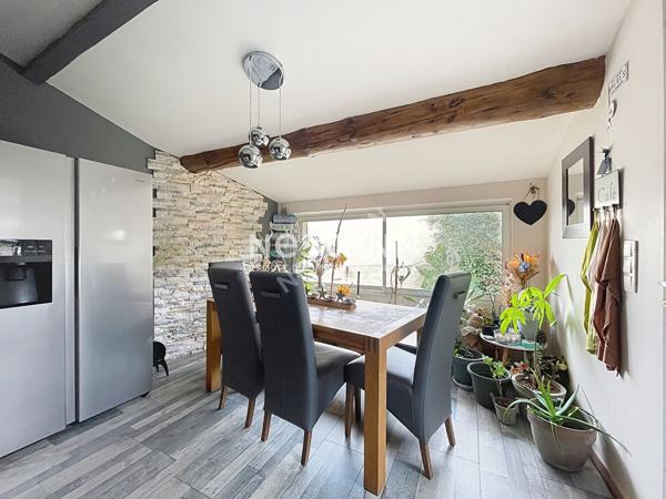 Maison individuelle avec jardin, piscine et dépendance sur 700m2 - 4 ch - 150m2 - Lauris