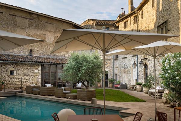 Élégante demeure bourgeoise au cœur de la Venise Provençale