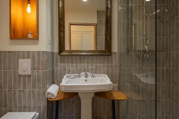 Élégante demeure bourgeoise au cœur de la Venise Provençale